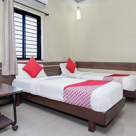 Oyo 30537 Hotel Megharaj Bijāpur Exterior foto