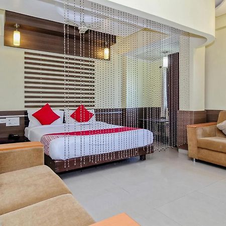Oyo 30537 Hotel Megharaj Bijāpur Exterior foto