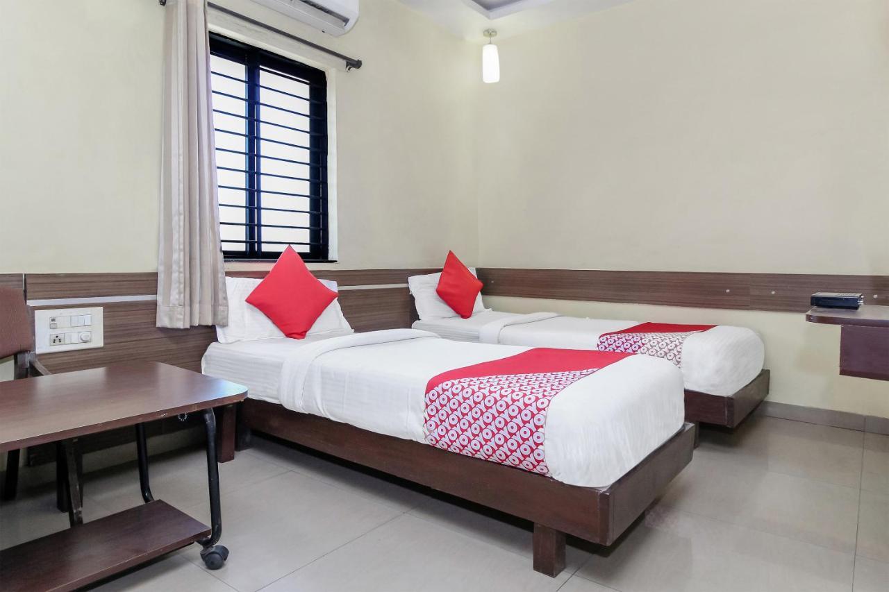 Oyo 30537 Hotel Megharaj Bijāpur Exterior foto
