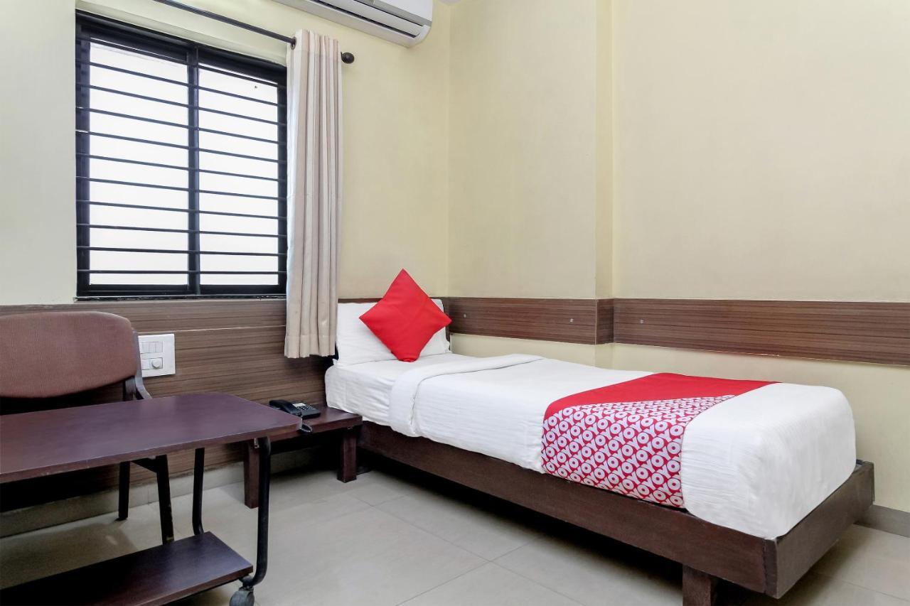 Oyo 30537 Hotel Megharaj Bijāpur Exterior foto
