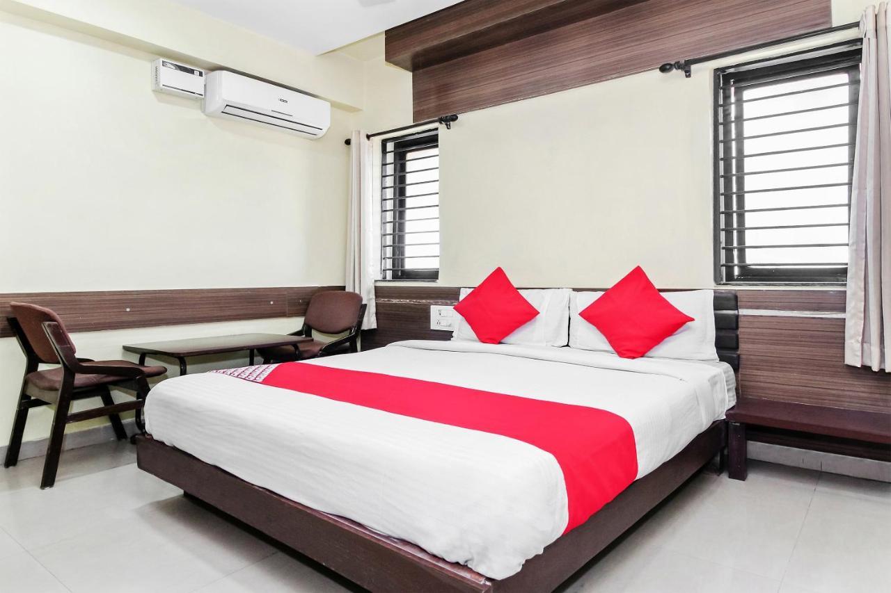 Oyo 30537 Hotel Megharaj Bijāpur Exterior foto