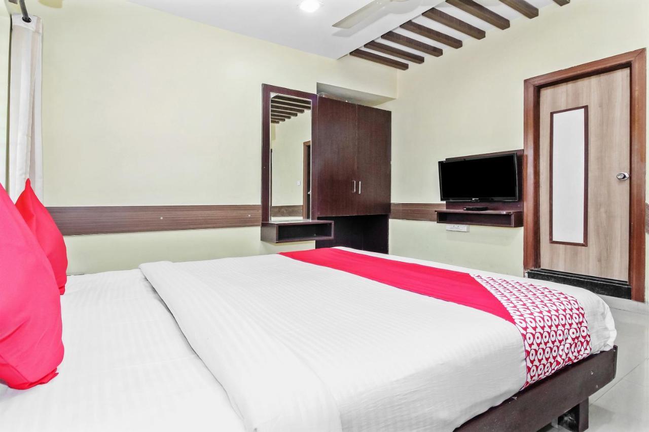 Oyo 30537 Hotel Megharaj Bijāpur Exterior foto