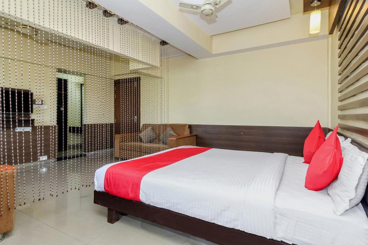 Oyo 30537 Hotel Megharaj Bijāpur Exterior foto