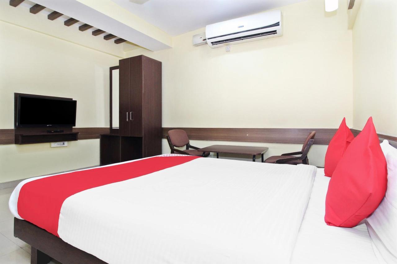 Oyo 30537 Hotel Megharaj Bijāpur Exterior foto